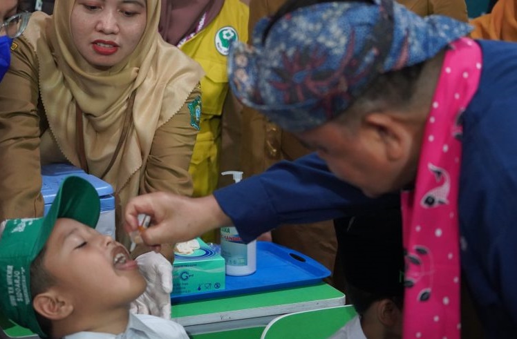 Ilustrasi pemberian vaksin polio (Foto: kemkes.go.id)