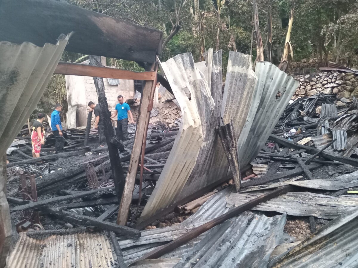 Kondisi rumah Nur Hidayani, Warga Kelurahan Batangmata Sapo di Kecamatan Bontomatene pasca dilanda kebakaran pada Kamis (19/9/2024) dinihari. (Foto: Istimewa)