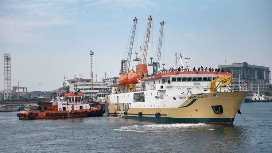 Sabuk Nusantara 85, salah satu armada PT PELNI yang melayani rute dari Makassar ke kawasan Taman Nasional Taka Bonerate. (Foto: pelni.go.id)