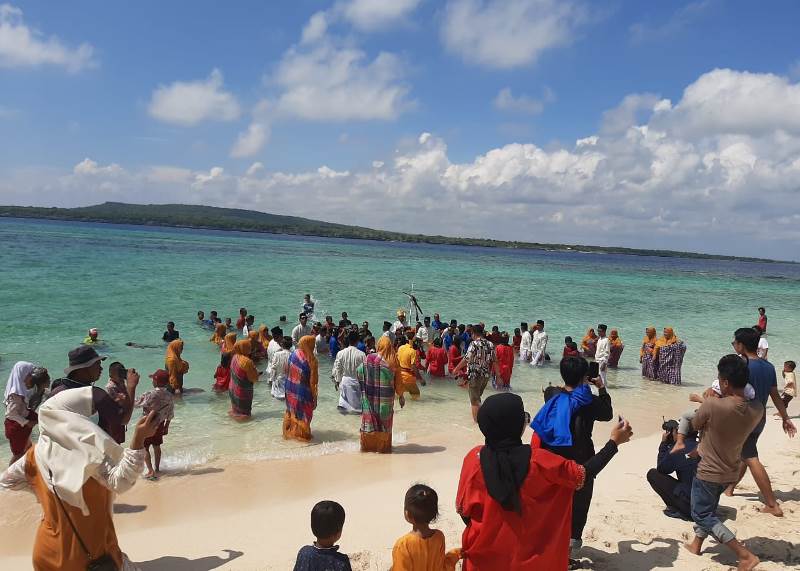 Ritual Anrio Sappara sebagai salah satu kearifan lokal di Pulau Pasi Tanete, Desa Menara Indah di Kecamatan Bontomatene. Kegiatan ini rencananya akan diakmodasi pada Calendar Event Wisata Kepulauan Selayar tahun 2025 mendatang. (Foto: Disparbud Kepulauan Selayar)