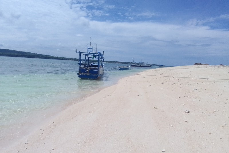 Pantai di sisi Selatan Pulau Pasi Tanete . (Foto: Istimewa)