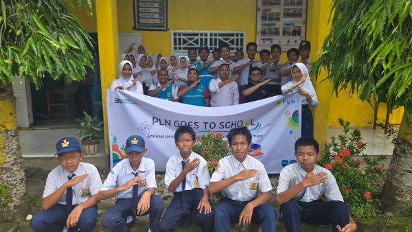 Siswa SMP Satu Atap No. 24 Lebo, usai mengikuti acara PLN Goes to School, Rabu (5/2/2025). (Foto: Istimewa)