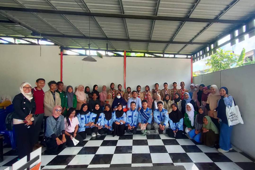 Peserta sosialisasi Sekolah Bijak Plastik yang diselenggarakan Selayar Bebas Sampah Plastik (SBSP), Minggu (27/7/2025). (Foto: Istimewa)