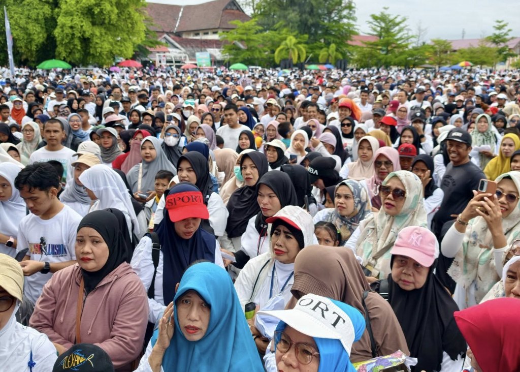 Peserta Jalan Sehat Anti Mager di Kepulauan Selayar, Minggu (30/11/2025)