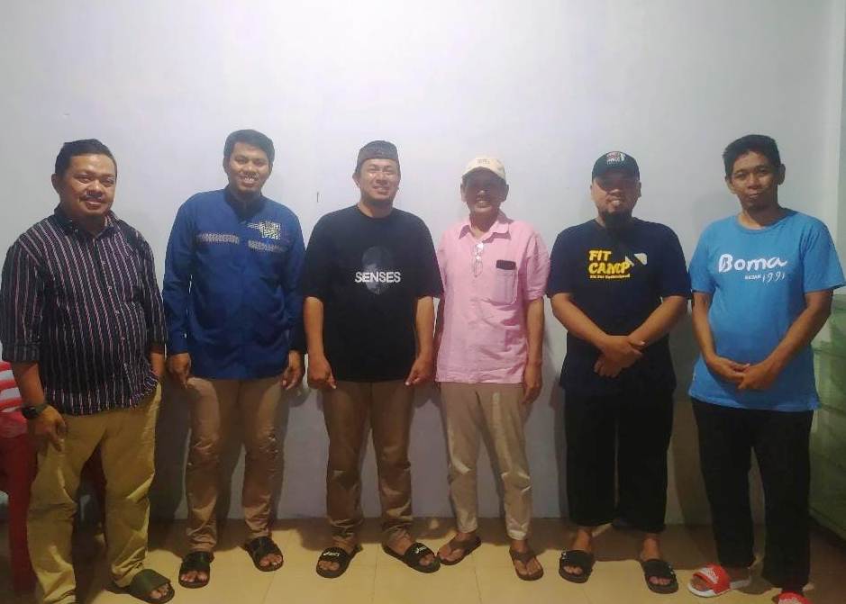 Pengurus Ikatan Da'i Indonesia (Ikadi) Kepulauan Selayar dan perwakilan beberapa komunitas usai dialog "Ramadan, Kesalehan Sosial dan Kesadaran Ekologis" yang berlangsung di Selayar Creative Space (SCS) Bontoharu. (Foto: Istimewa)