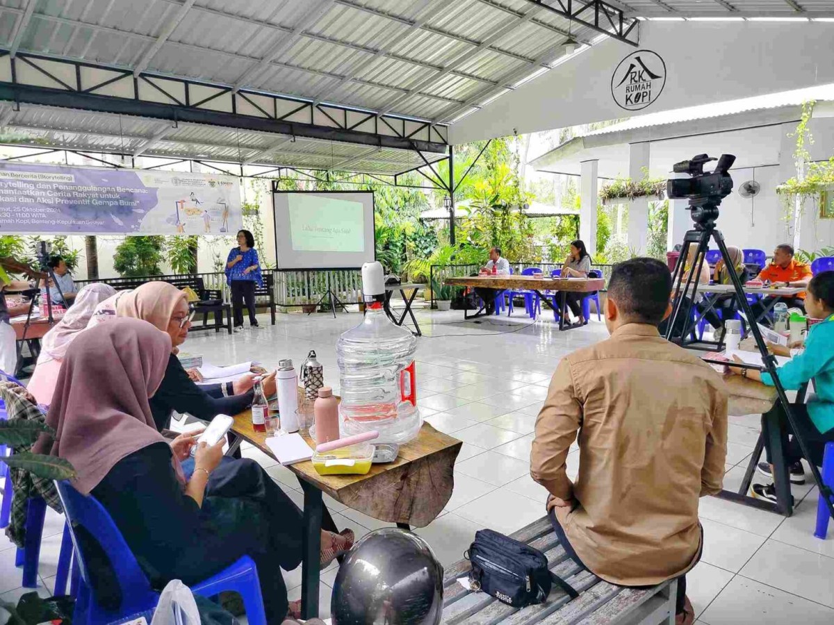 Kegiatan Pengabdian Masyarakat Universitas Indonesia (UI) berupa workshop storytelling berbasis cerita rakyat. (Foto: Istimewa)