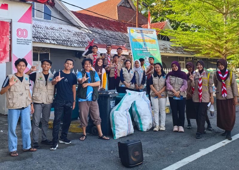 Kegiatan bersama Pramuka Saka Wana Bakti Kepulauan Selayar, Taman Nasional Taka Bonerate dan komunitas lingkungan di Selayar. (Foto: tntakabonerate.com)