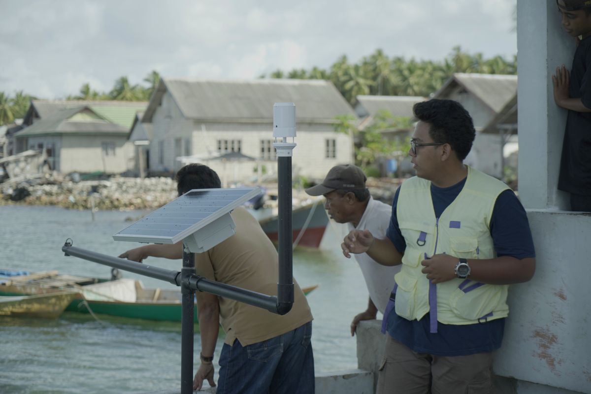 Tim Institut Teknologi Bandung (ITB) pada kegiatan Pengabdian Masyarakat di Desa Pulo Madu Kepulauan Selayar. (Foto: itb.acid)