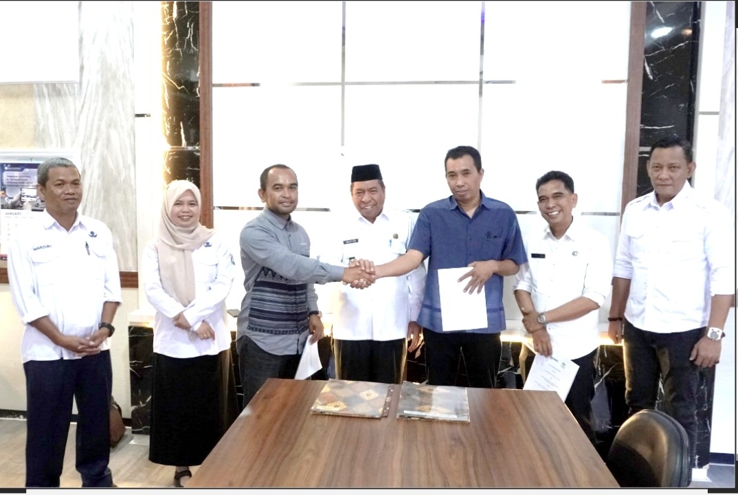 Seremoni penandatanganan Memorandum of Understanding (MoU) antara BUM Desa Tanjung Harapan dan pengelola program MBG di Kepulauan Selayar. (Foto: kepulauanselayarkab.go.id)