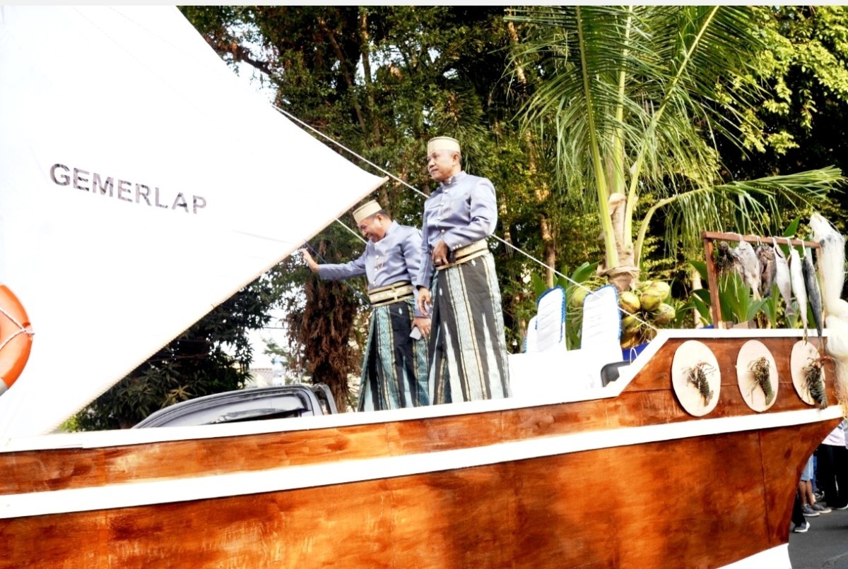 Miniatur perahu lambo pada perayaan Hari Jadi Provinsi Sulsel (Foto: kepulauanselayarkab.go.id)